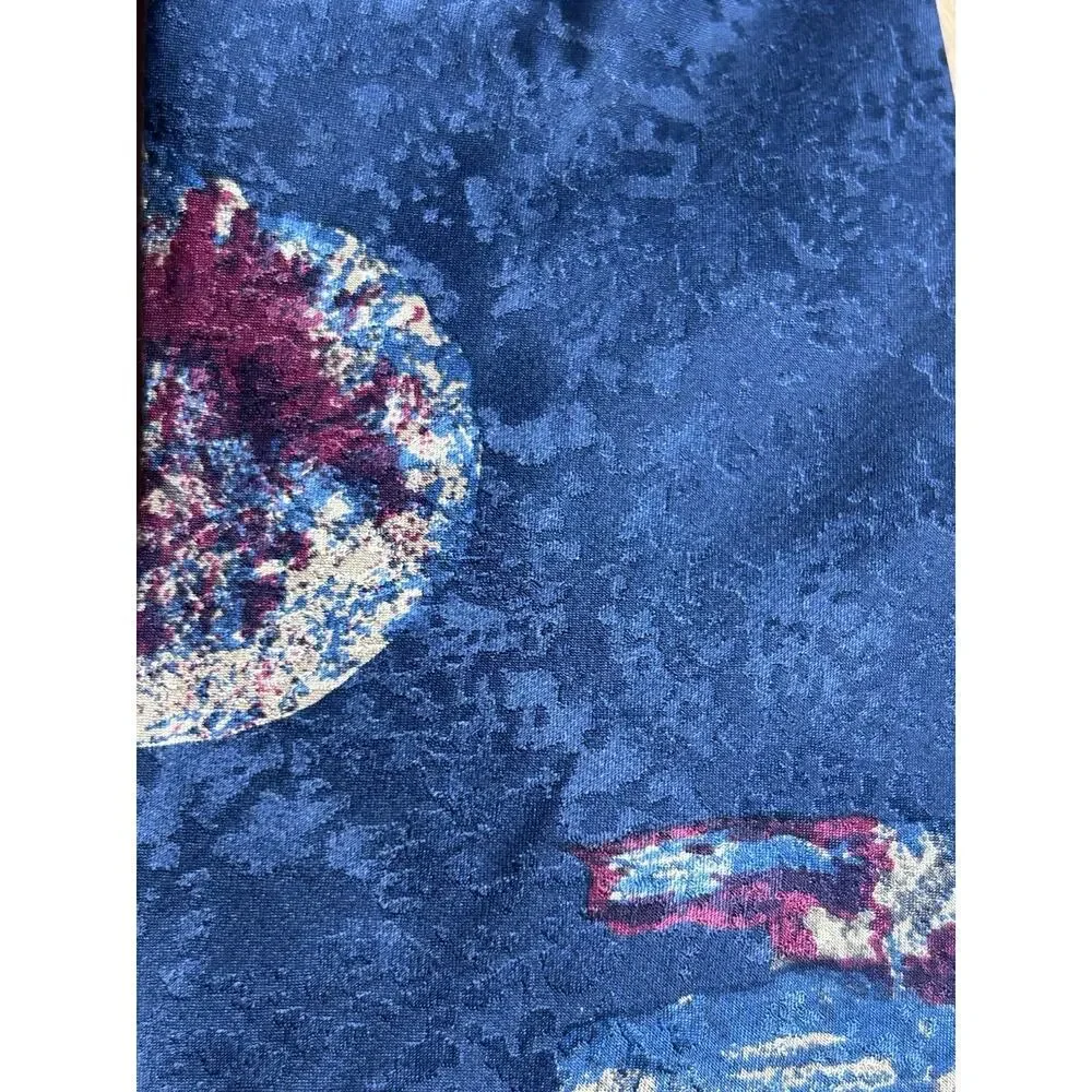 VTG Retro Design Studios Men's Necktie 100% Silk Abstract Floral Navy Blue Red